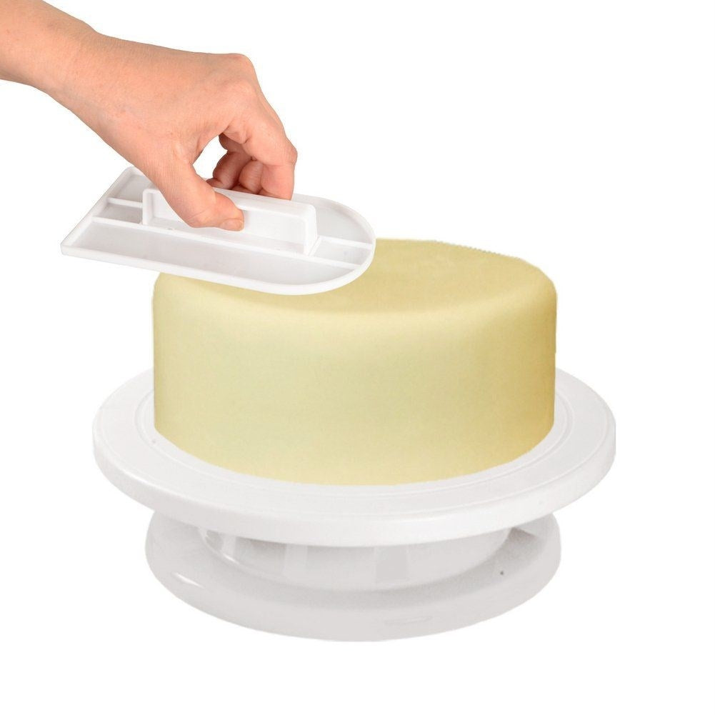 Perfect smooth surface for cakes and pastries