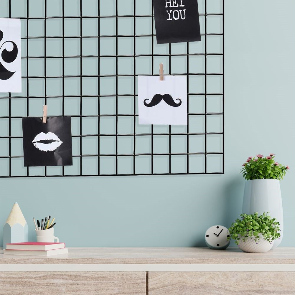 Photo grids in black metal for decoration and organization