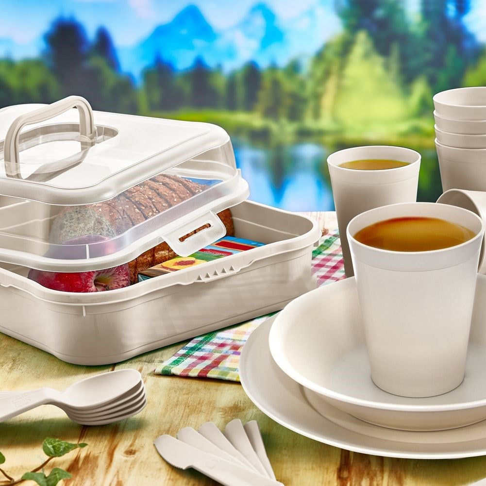 Picnic set: Plastic plates & mugs in convenient packaging