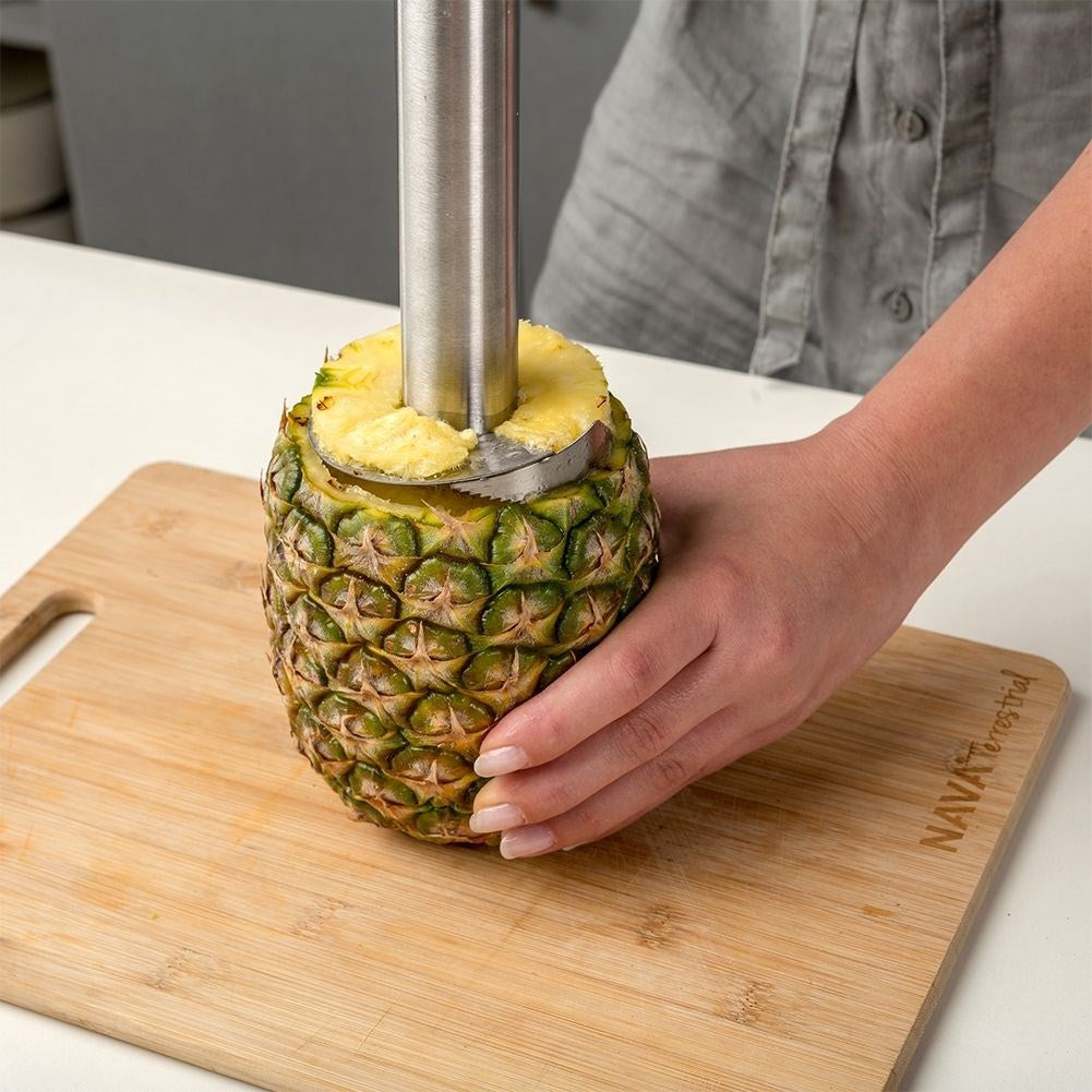 Pineapple cutter in stainless steel with sharp blades
