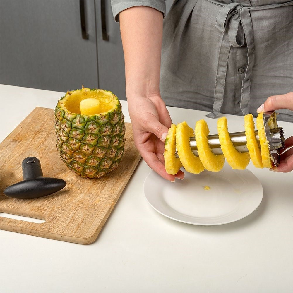 Pineapple cutter in stainless steel with sharp blades