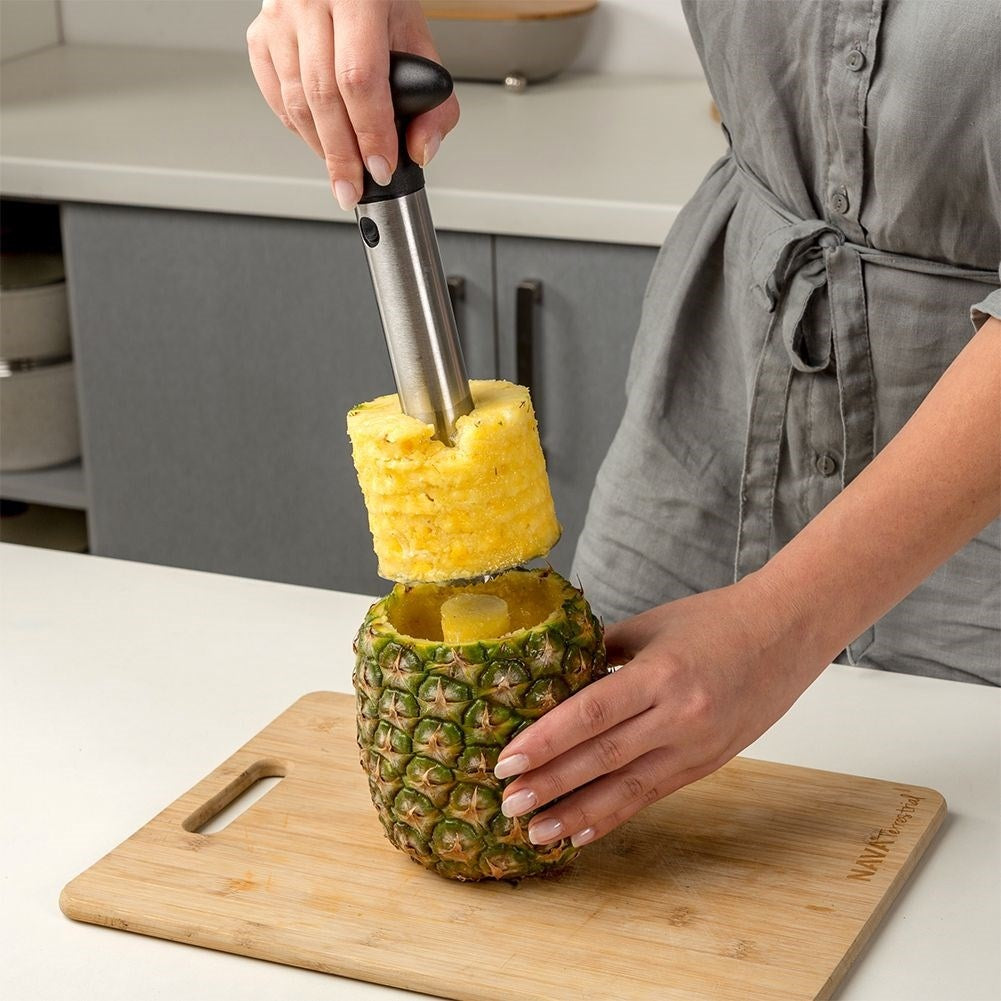Pineapple cutter in stainless steel with sharp blades