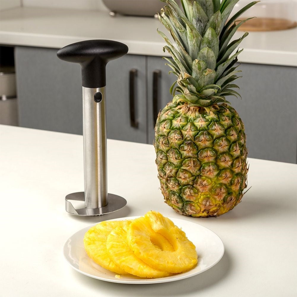 Pineapple cutter in stainless steel with sharp blades