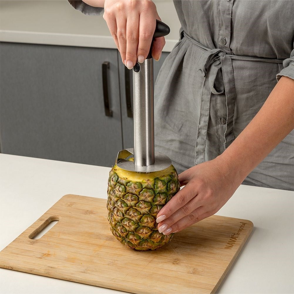 Pineapple cutter in stainless steel with sharp blades
