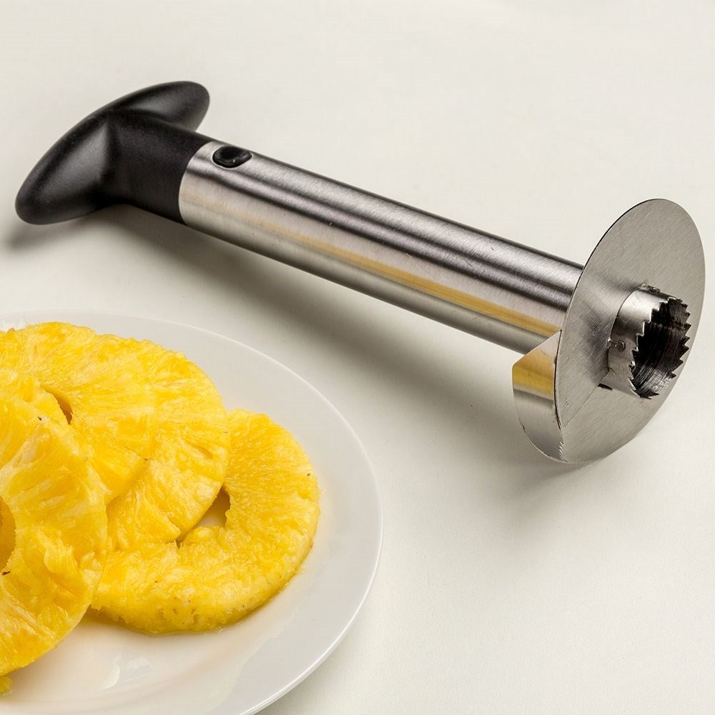 Pineapple cutter in stainless steel with sharp blades