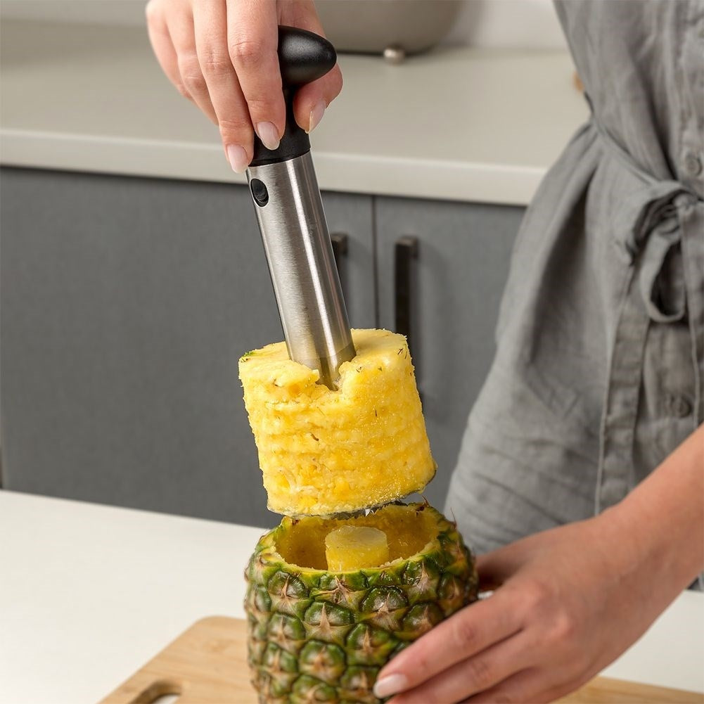 Pineapple cutter in stainless steel with sharp blades