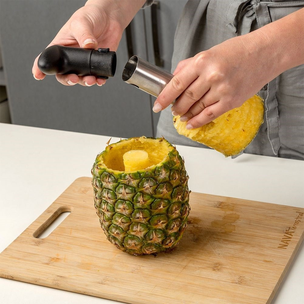 Pineapple cutter in stainless steel with sharp blades