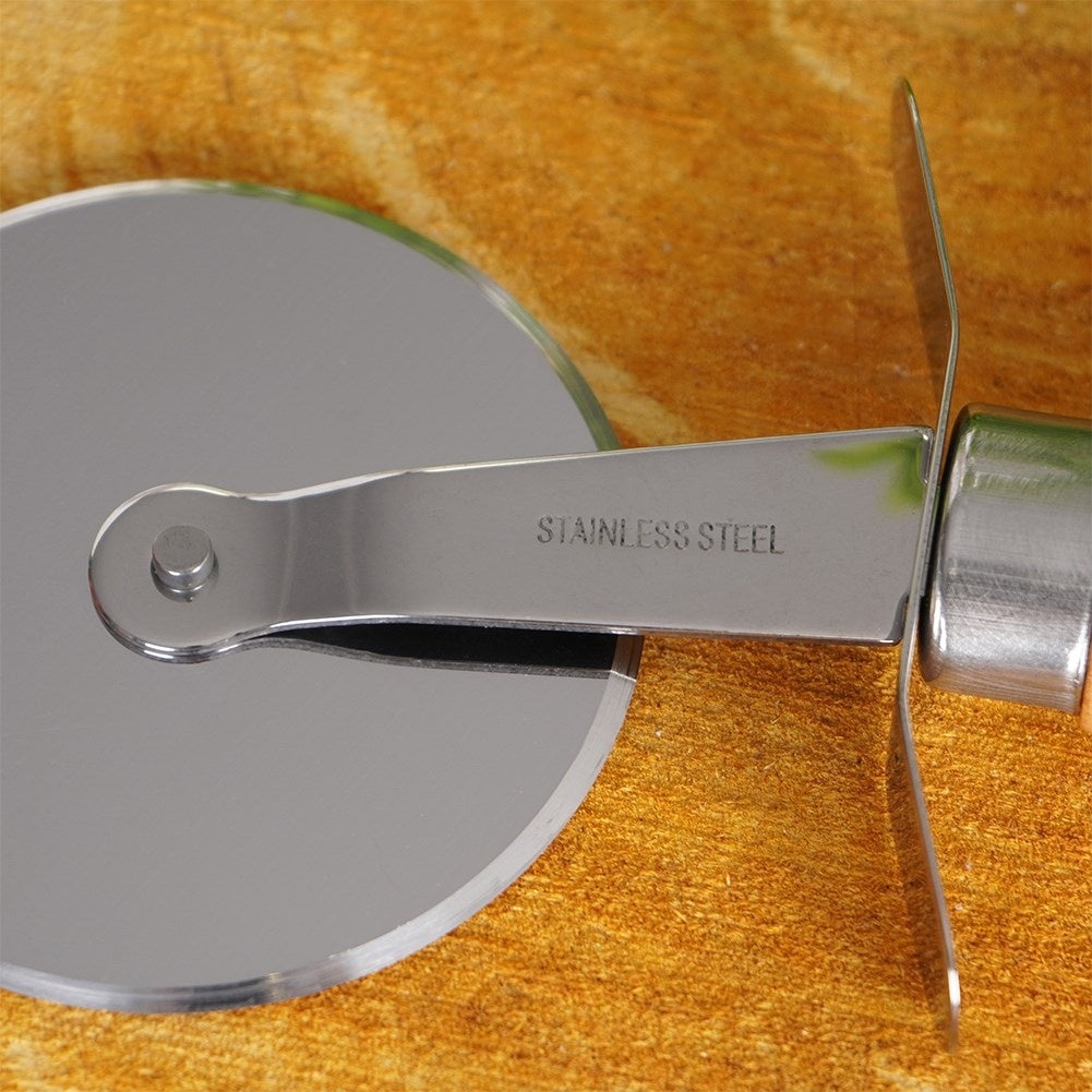 Pizza cutter in stainless steel and beech wood, perfect for pizza lovers