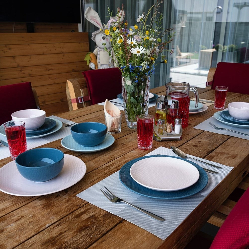 Placemat: Protection and Style for Plates and Cutlery