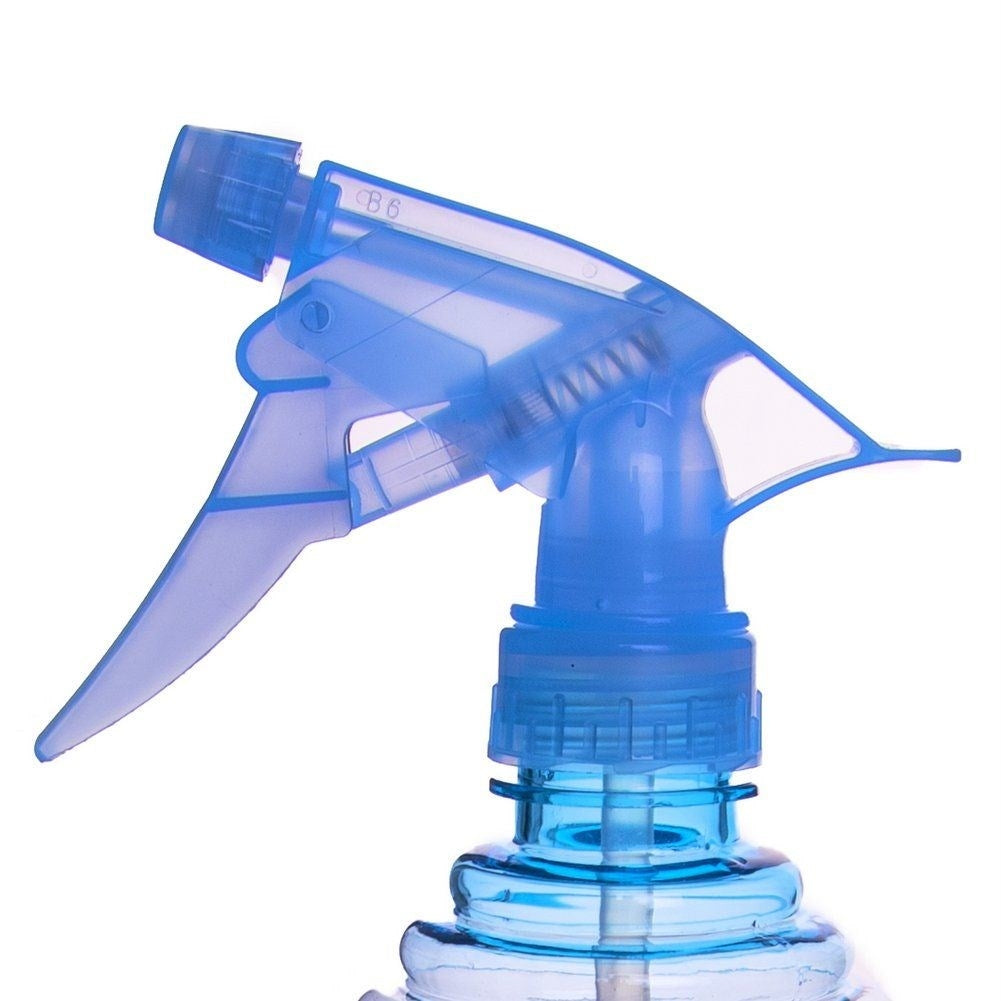 Plastic sprayer for plants, ironing and cooling.