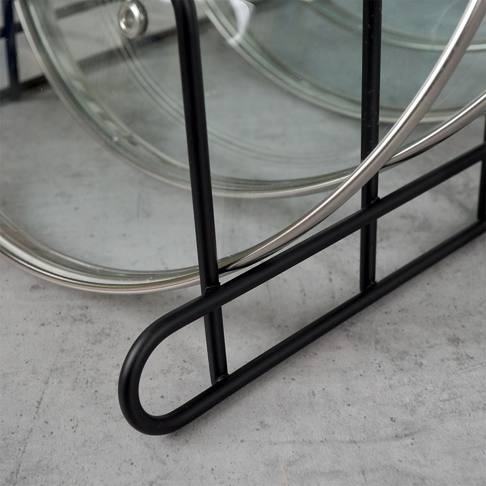 Plate organizer in black metal for easy storage