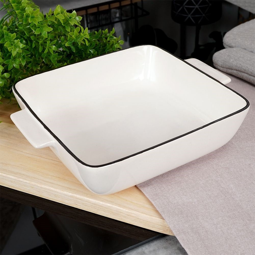 Porcelain baking dish, white with black rim, for lasagna and gratins