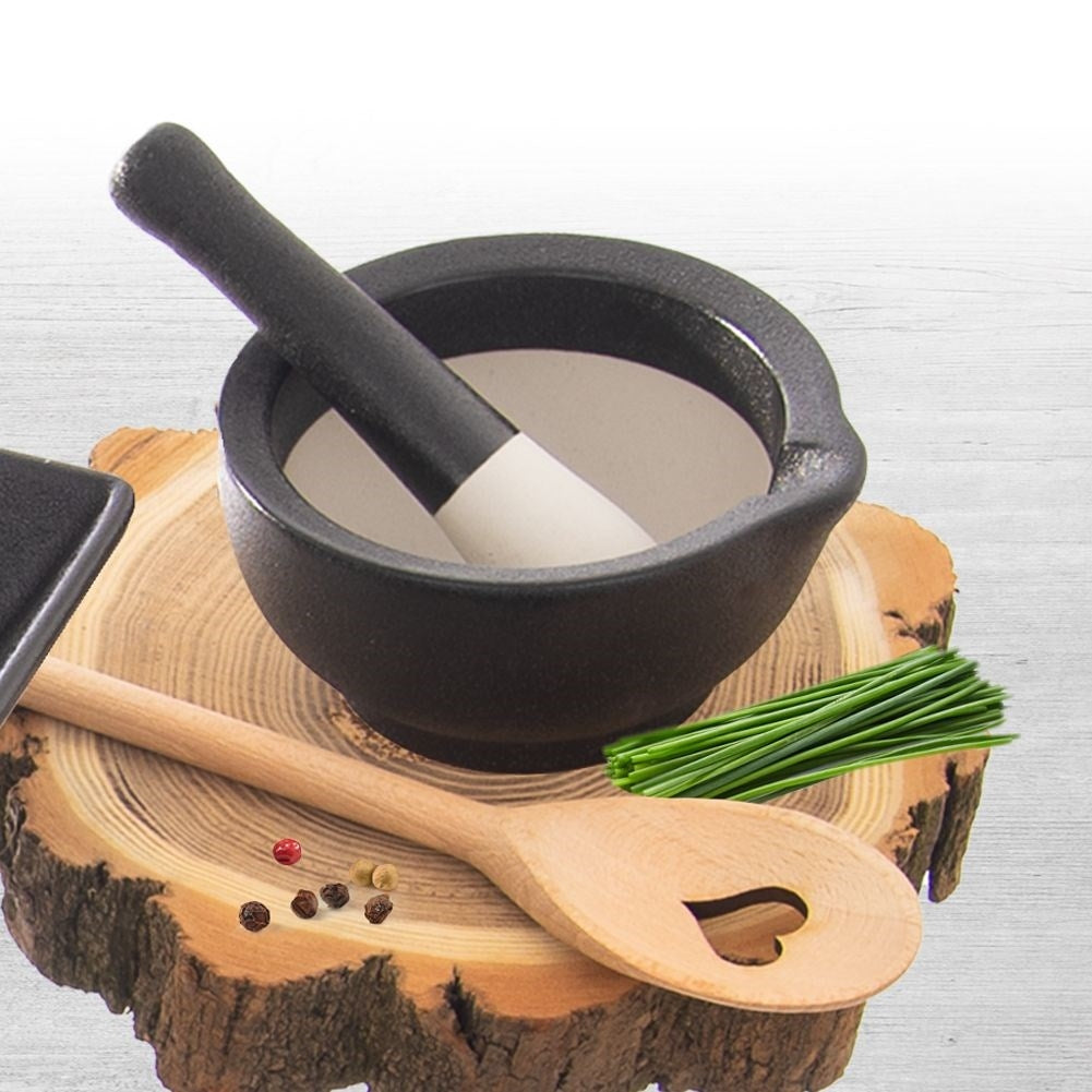 Porcelain mortar for spices, herbs and nuts - durable!