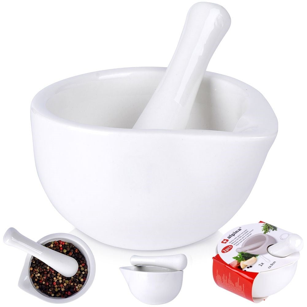 Porcelain mortar for spices, herbs and nuts - perfect for pesto.
