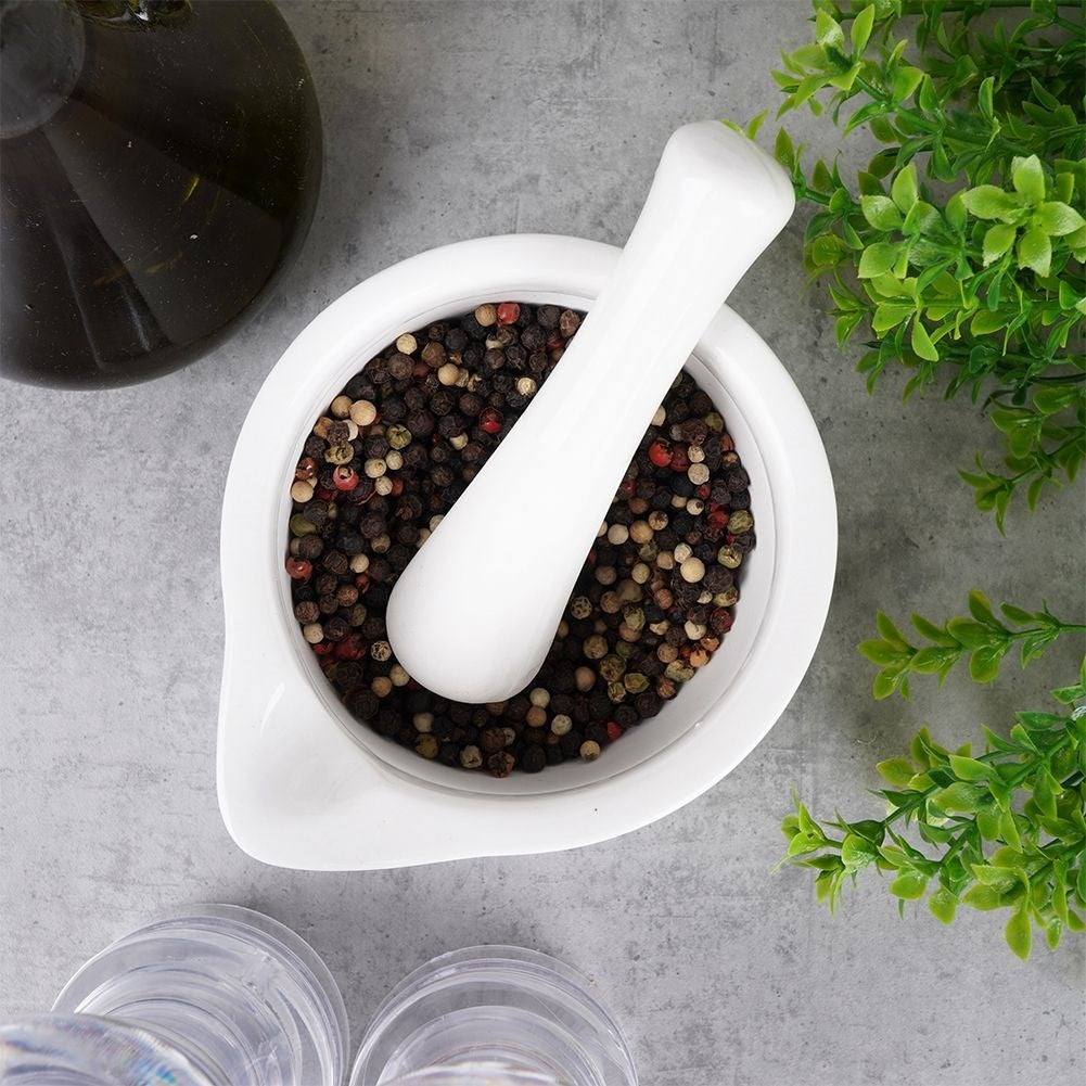 Porcelain mortar for spices, herbs and nuts - perfect for pesto.