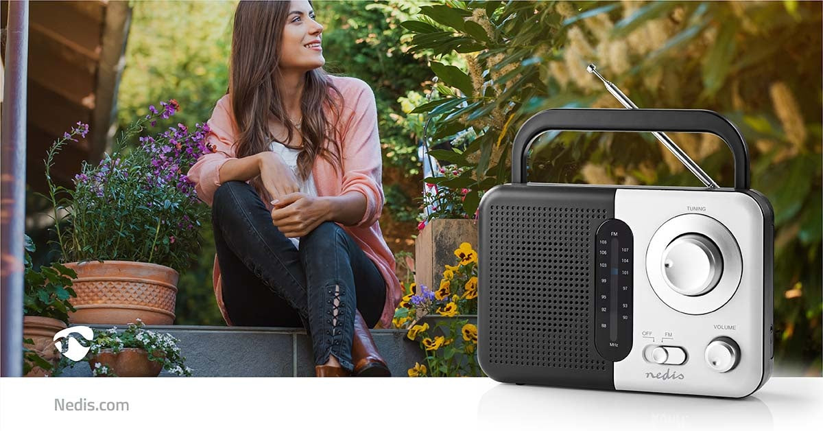 Portable FM Radio, Battery/Mains Powered, Headphone Jack