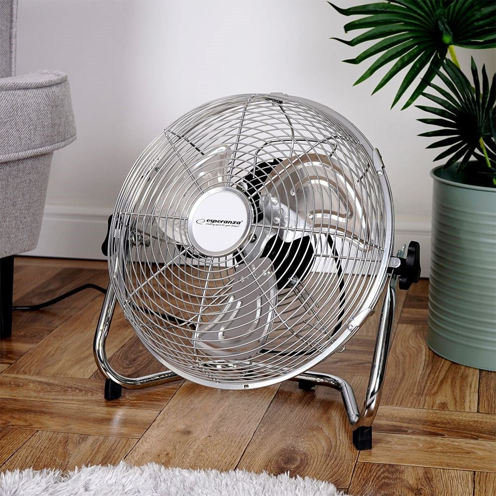Powerful metal floor fan with 3 speeds, 110W cooling capacity