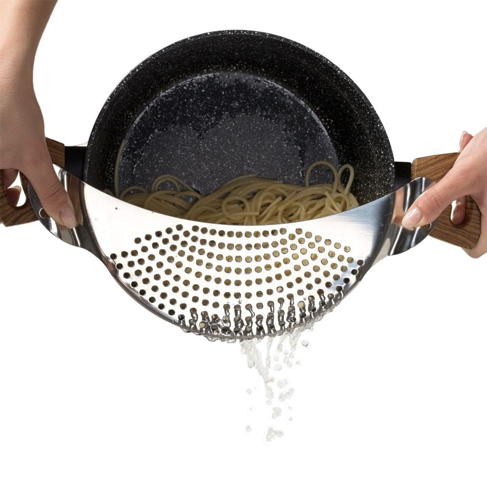 Practical Strainer in Stainless Steel for Easy Draining