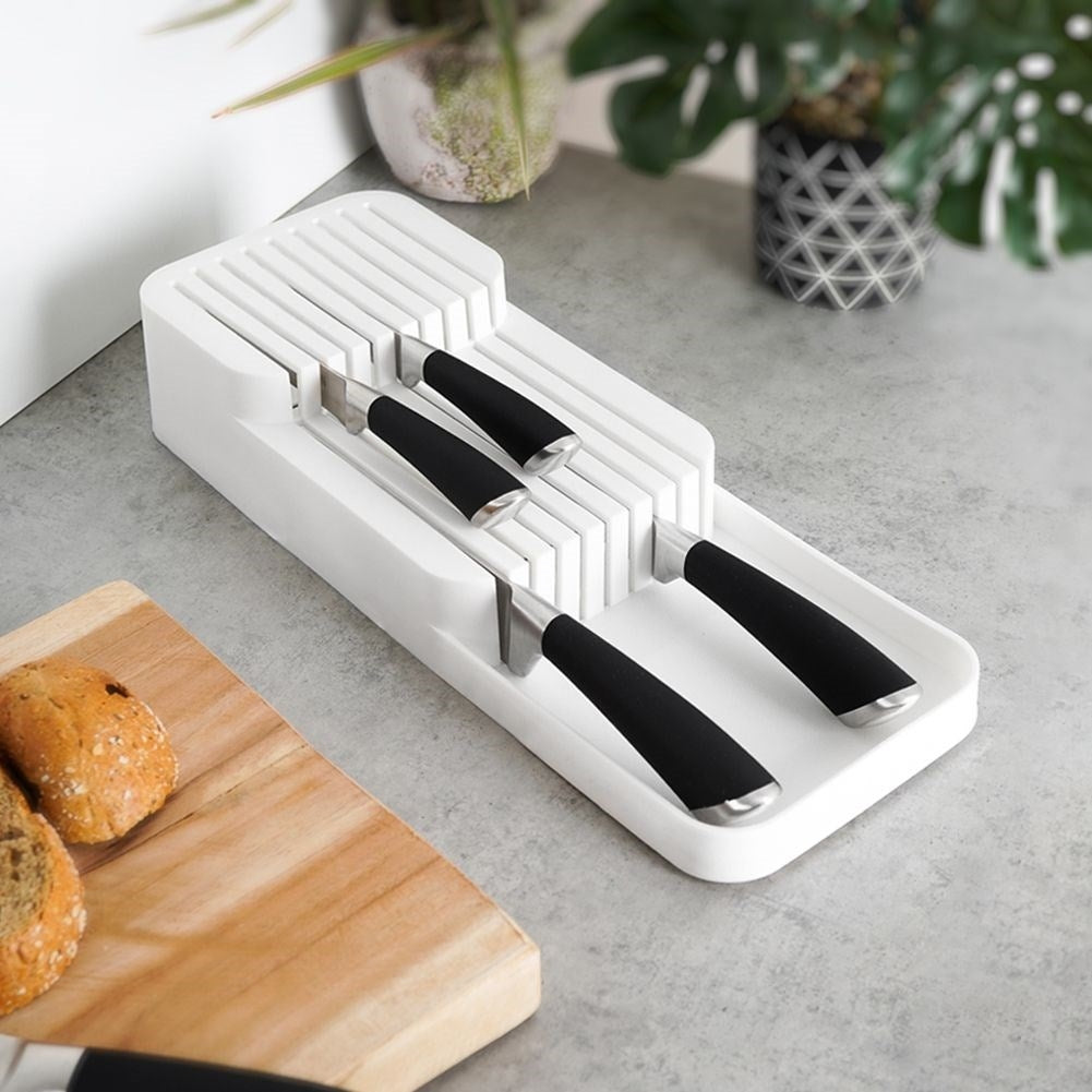 Practical and spacious knife organizer in durable material