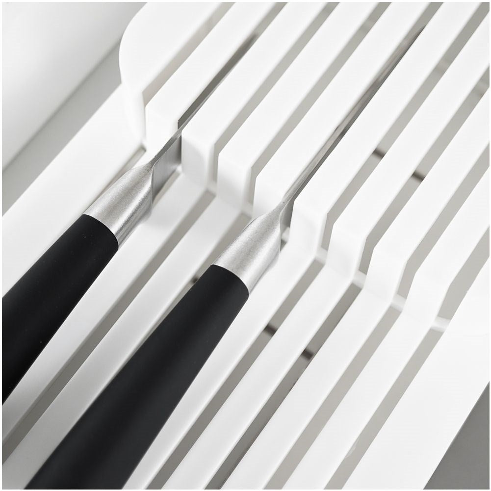 Practical and spacious knife organizer in durable material