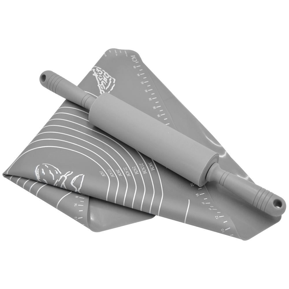 Practical baking mat in silicone and rolling pin for minimal use of flour