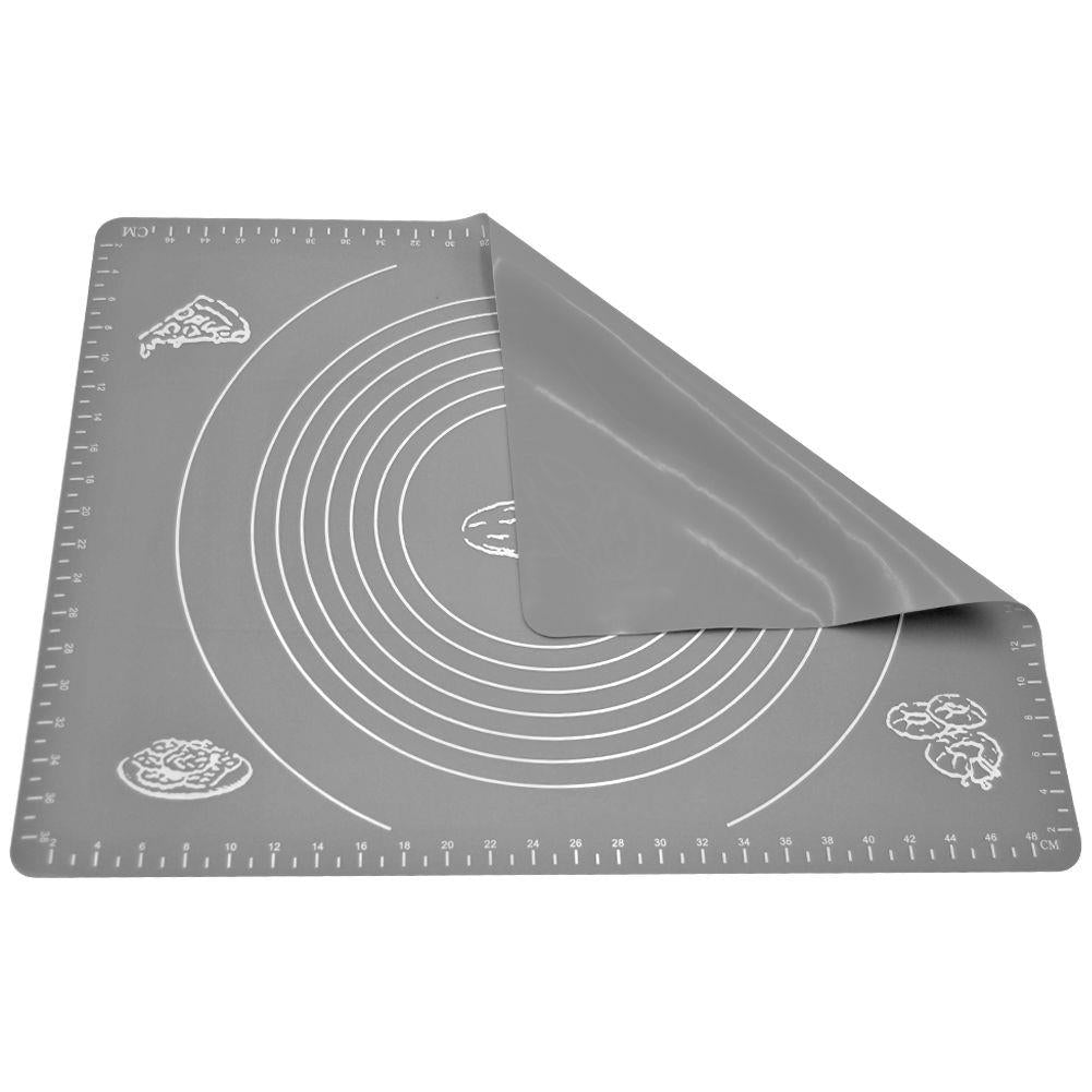 Practical baking mat in silicone and rolling pin for minimal use of flour