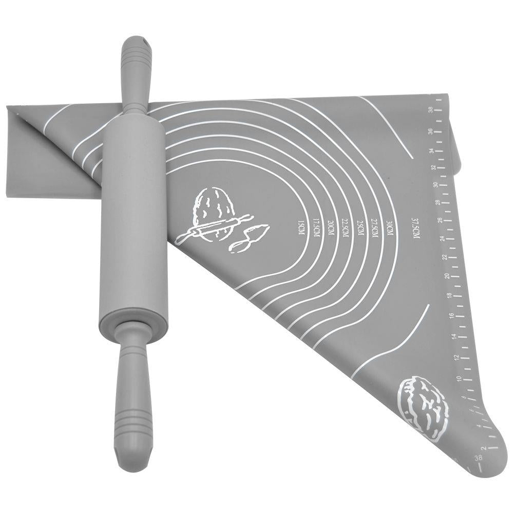 Practical baking mat in silicone and rolling pin for minimal use of flour