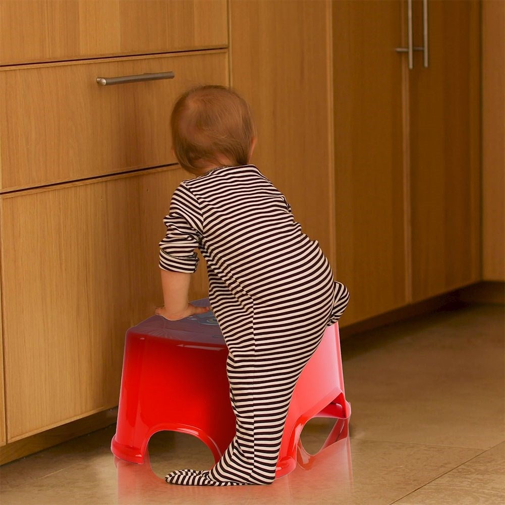 Practical children's stool in red durable plastic for bathrooms and children's rooms