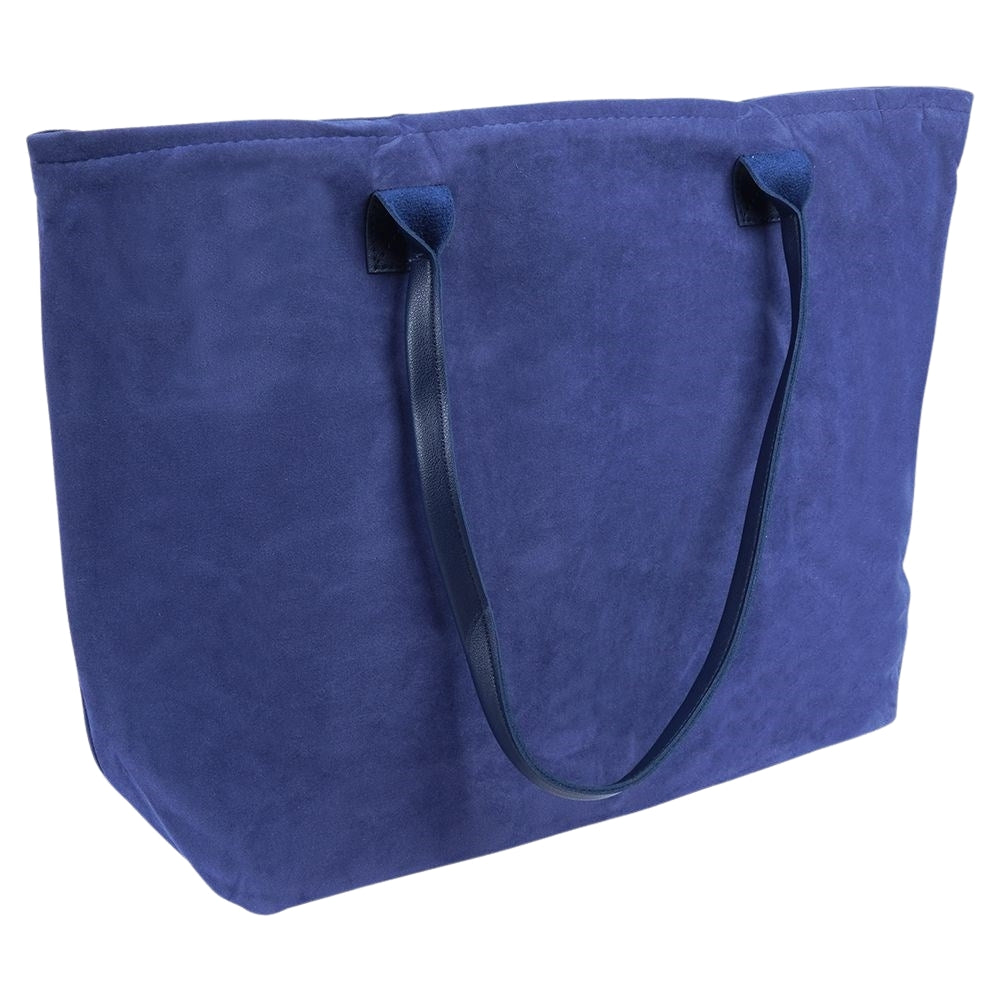 Practical cooler bag for travel, picnics and beach days
