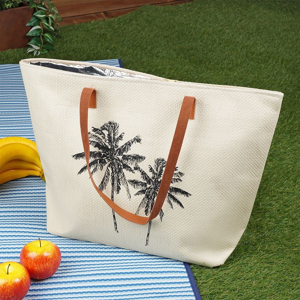 Practical cooler bag for travel, picnics and beach days