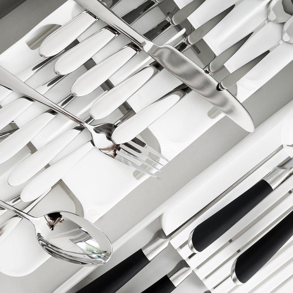 Practical cutlery box that saves space