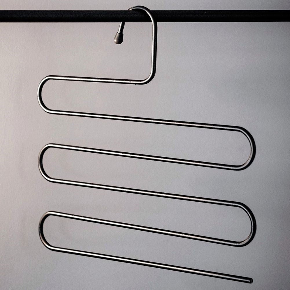 Practical durable trouser hanger for 5 pairs of trousers in black metal