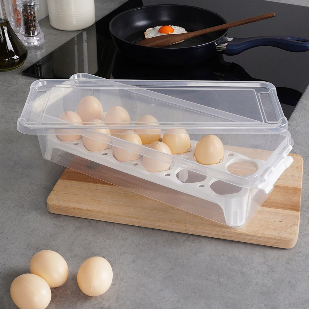 Practical egg storage for 12 eggs, light and durable