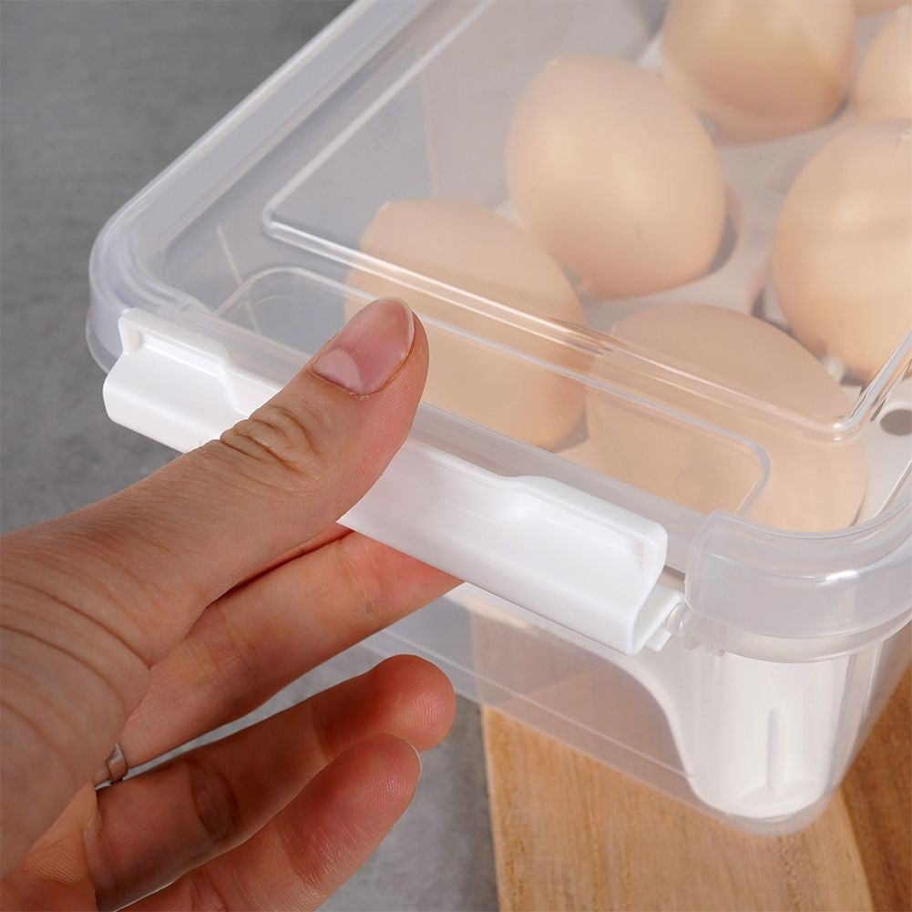 Practical egg storage for 12 eggs, light and durable