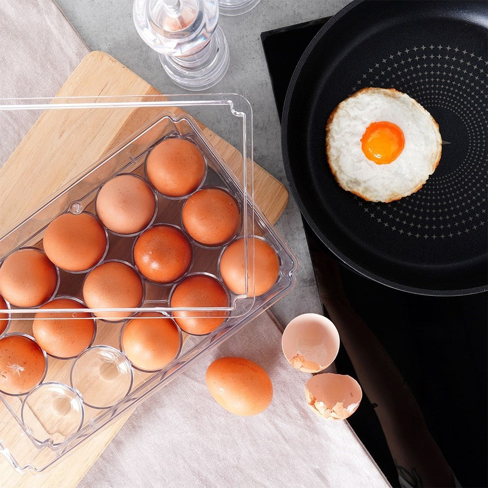 Practical egg storage with lid - holds up to 15 eggs