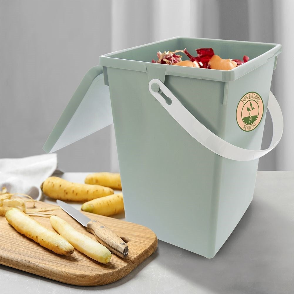 Practical green storage box 5.5L with folding lid and handle