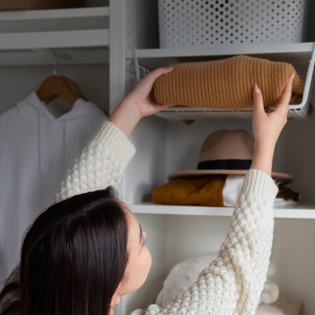 Practical hanging basket for extra storage in the kitchen, bathroom, wardrobe