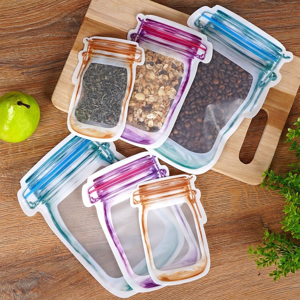 Practical jars with tight-fitting lids for the fridge & freezer