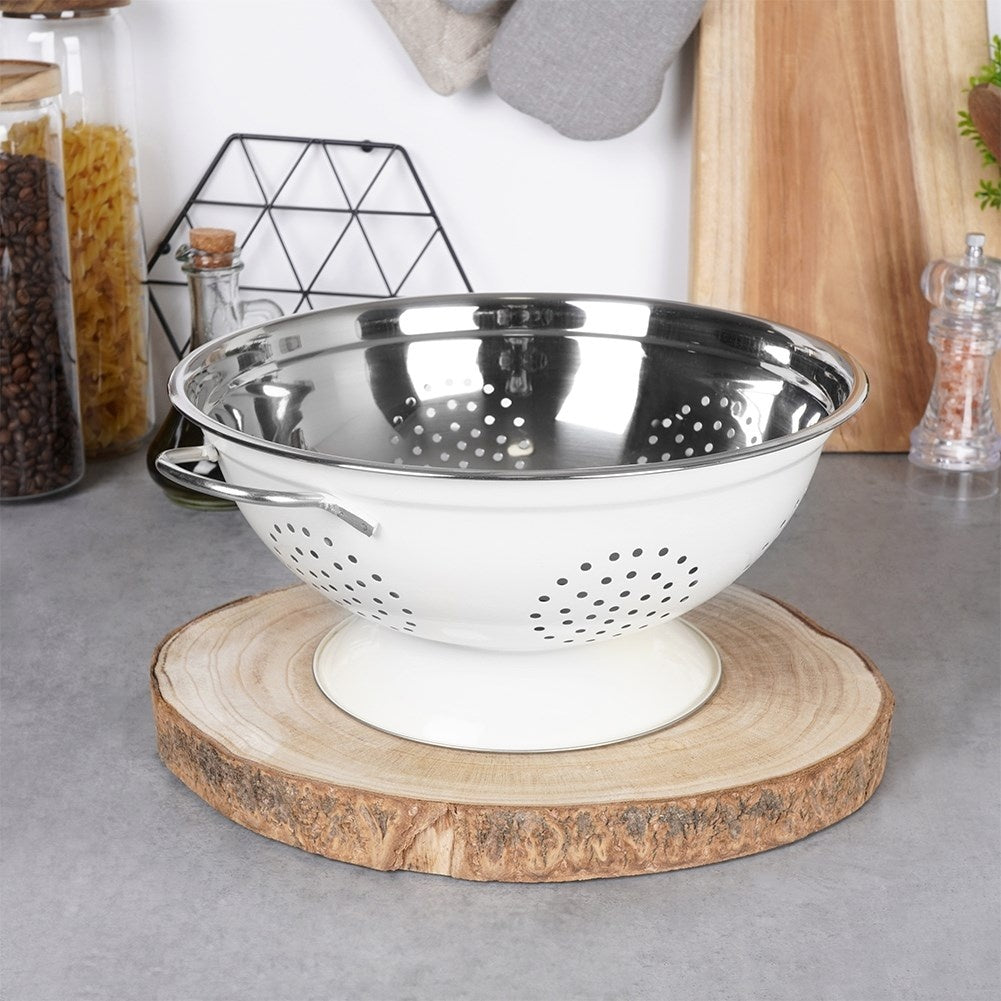 Practical kitchen strainer with two handles in stainless steel
