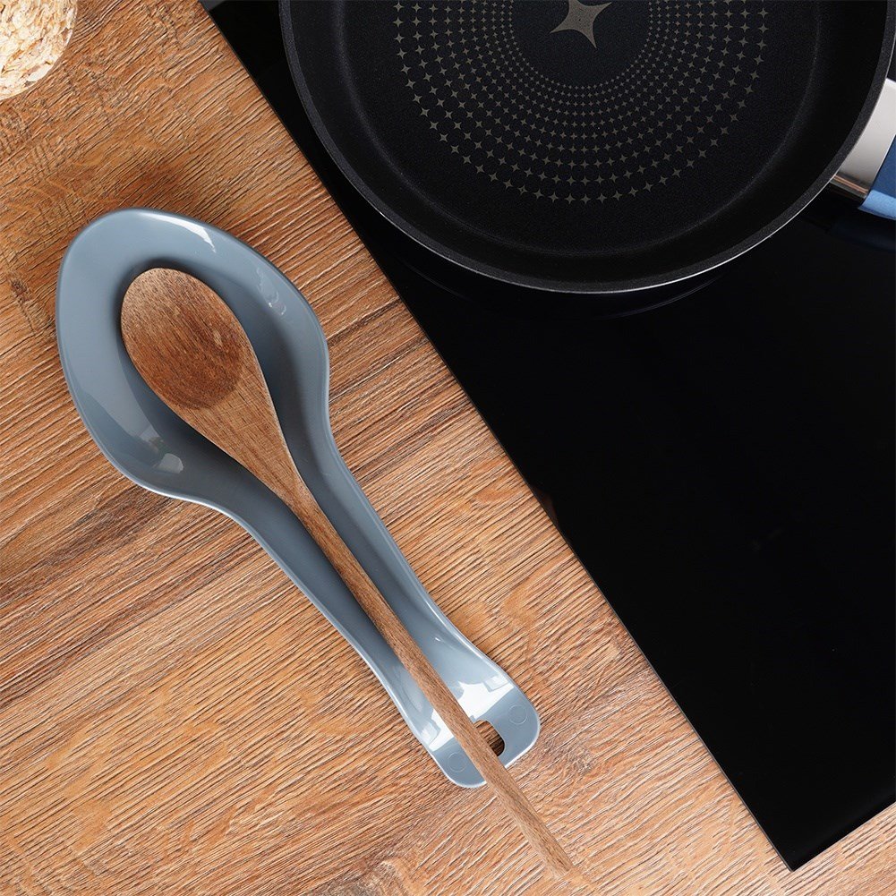 Practical kitchen utensil holder for a clean kitchen counter