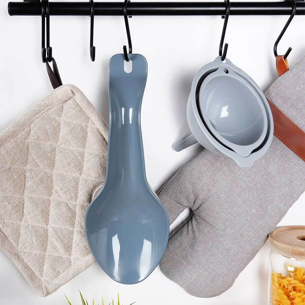 Practical kitchen utensil holder for a clean kitchen counter