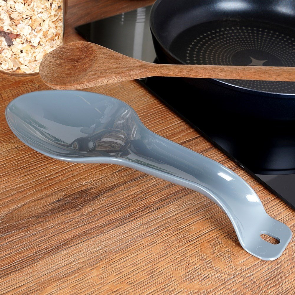 Practical kitchen utensil holder for a clean kitchen counter