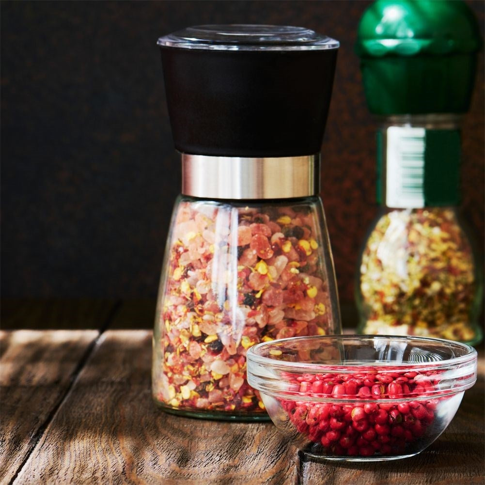 Practical manual grinder with adjustable degree of grinding