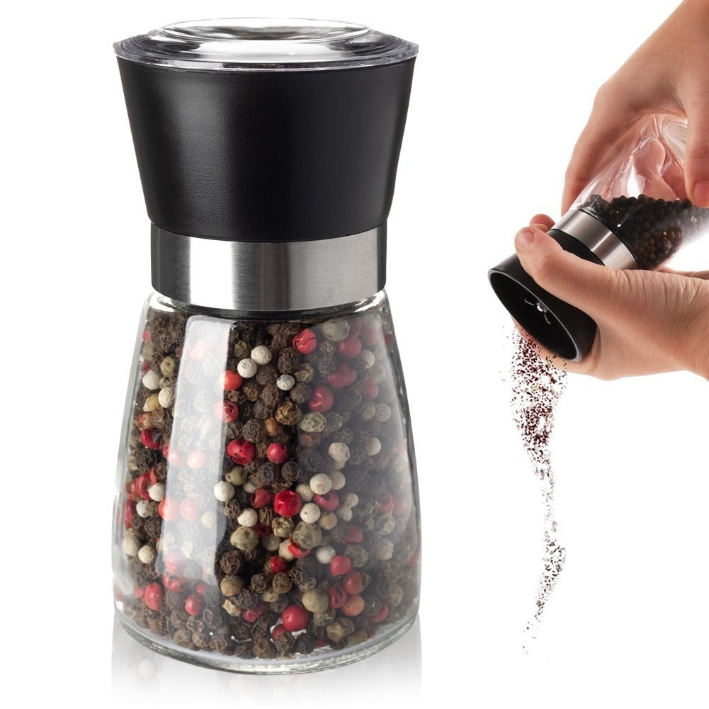 Practical manual grinder with adjustable degree of grinding