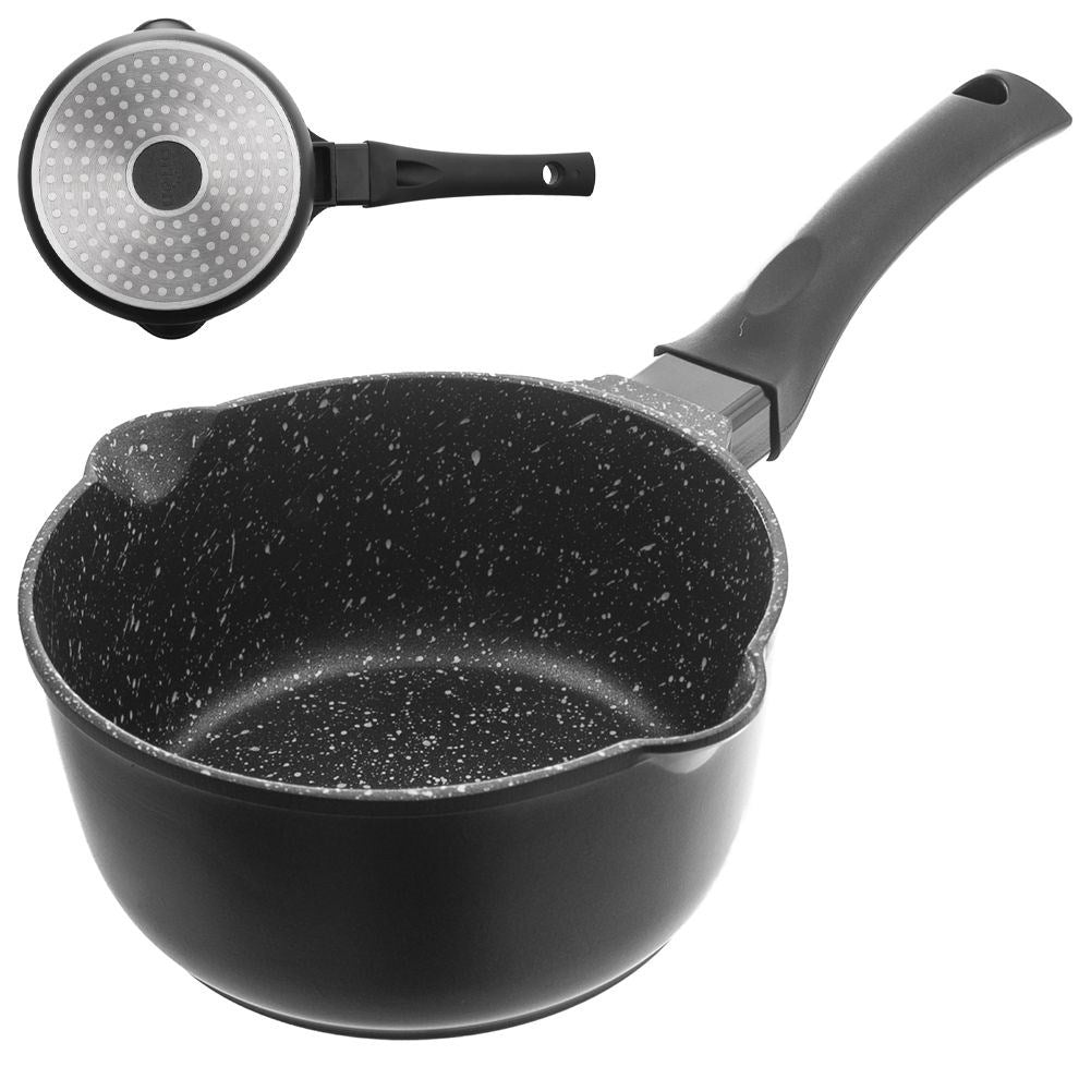 Practical pan with spout and non-stick surface for all stoves