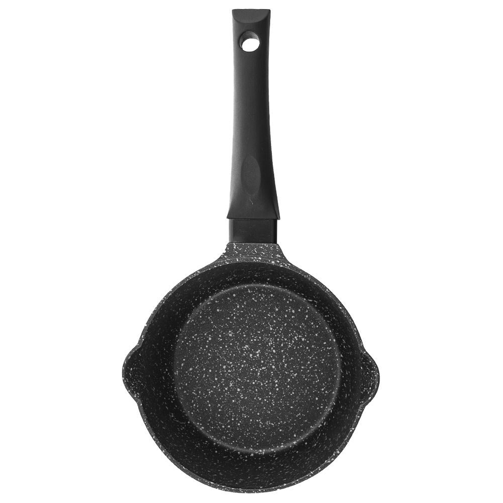 Practical pan with spout and non-stick surface for all stoves