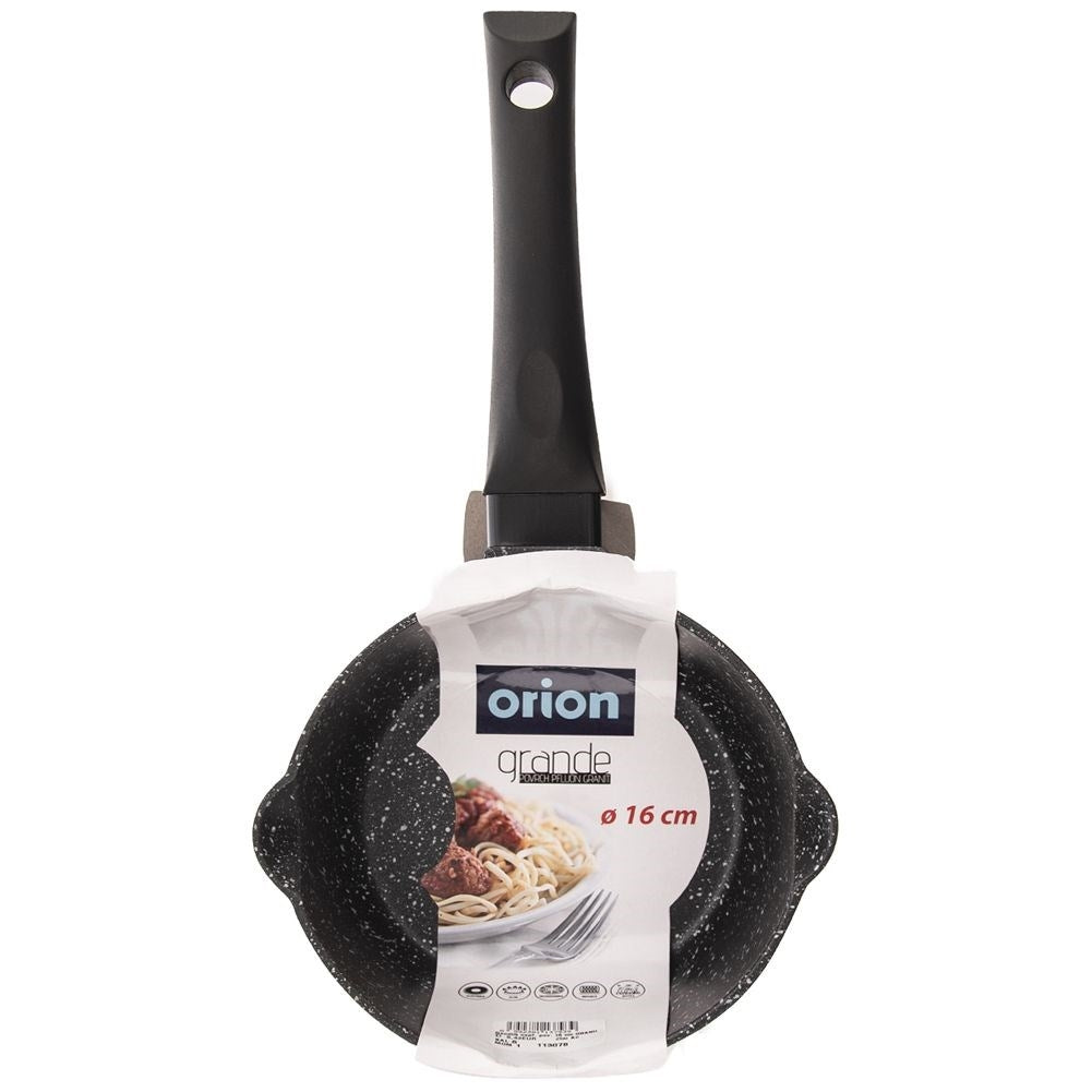 Practical pan with spout and non-stick surface for all stoves