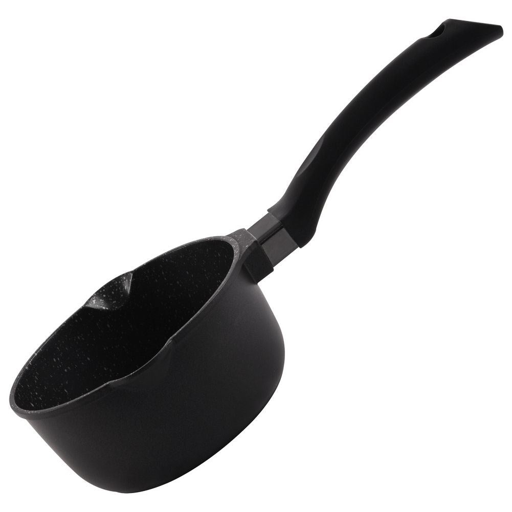 Practical pan with spout and non-stick surface for all stoves