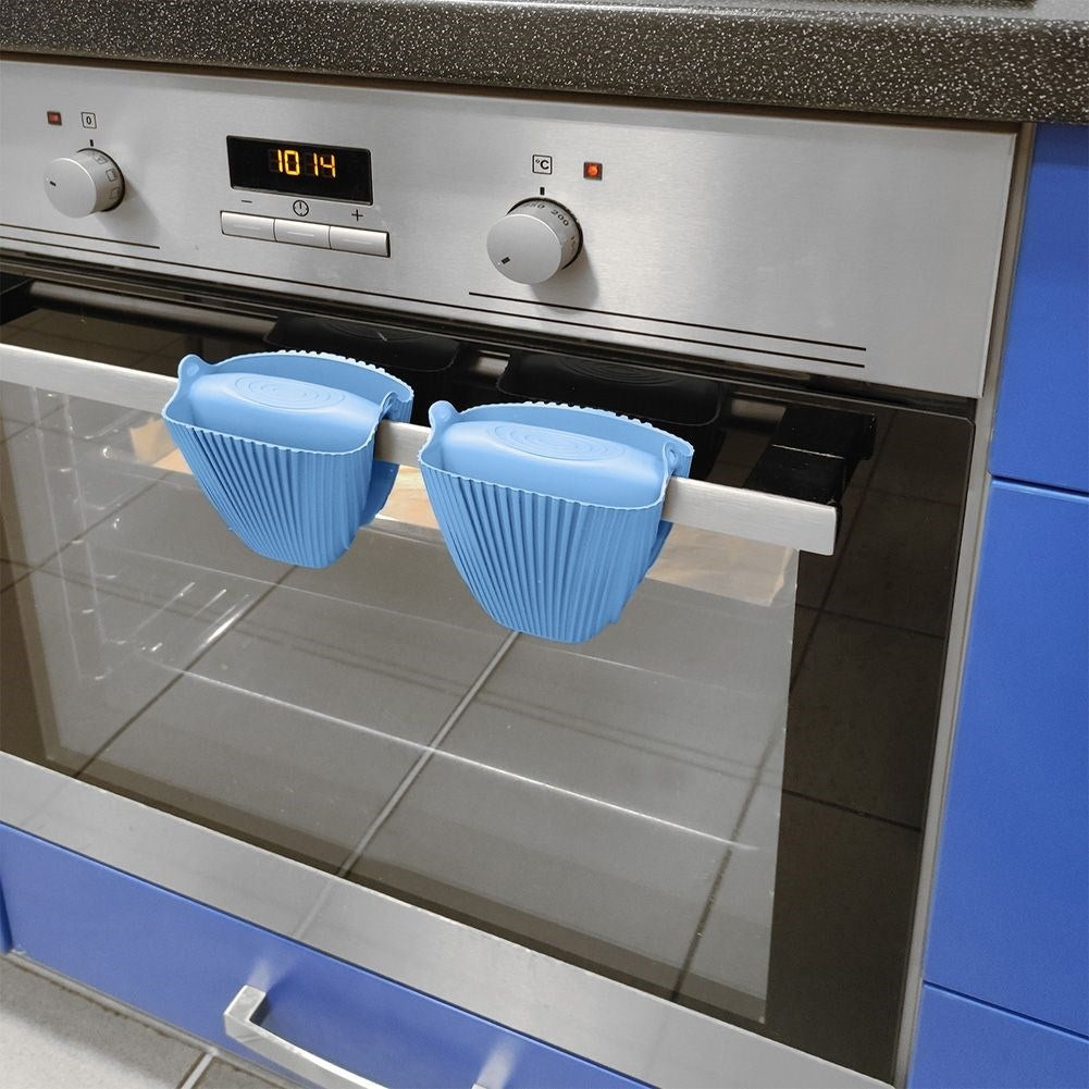 Practical set of 2 oven mitts for safe cooking