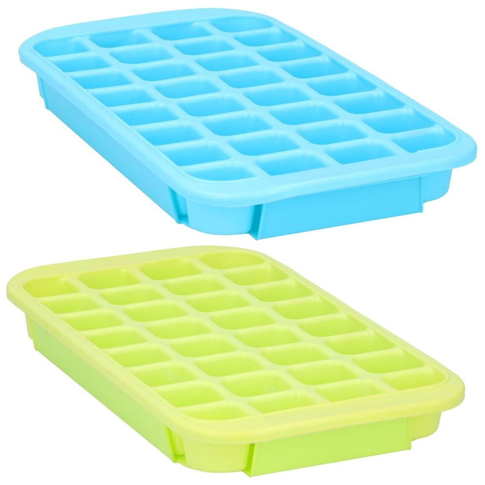 Practical set with 2 silicone cubes for large ice cubes